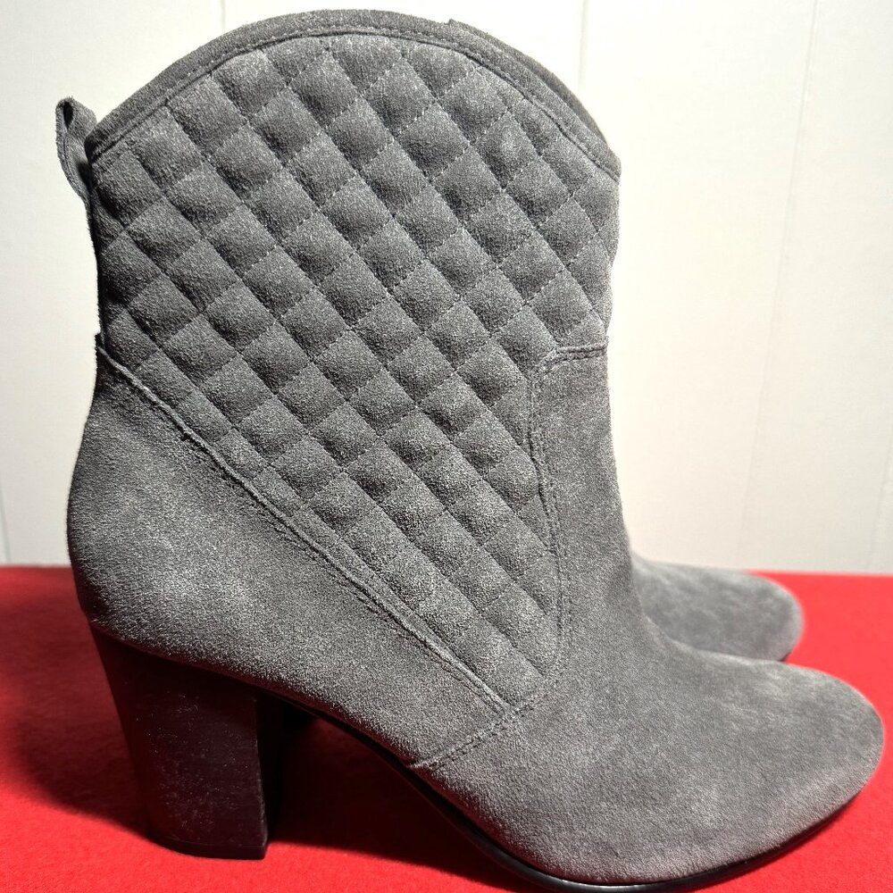 Isaac Mizrahi Live gray suede Ankle Boot - VGC - Size 7.5
